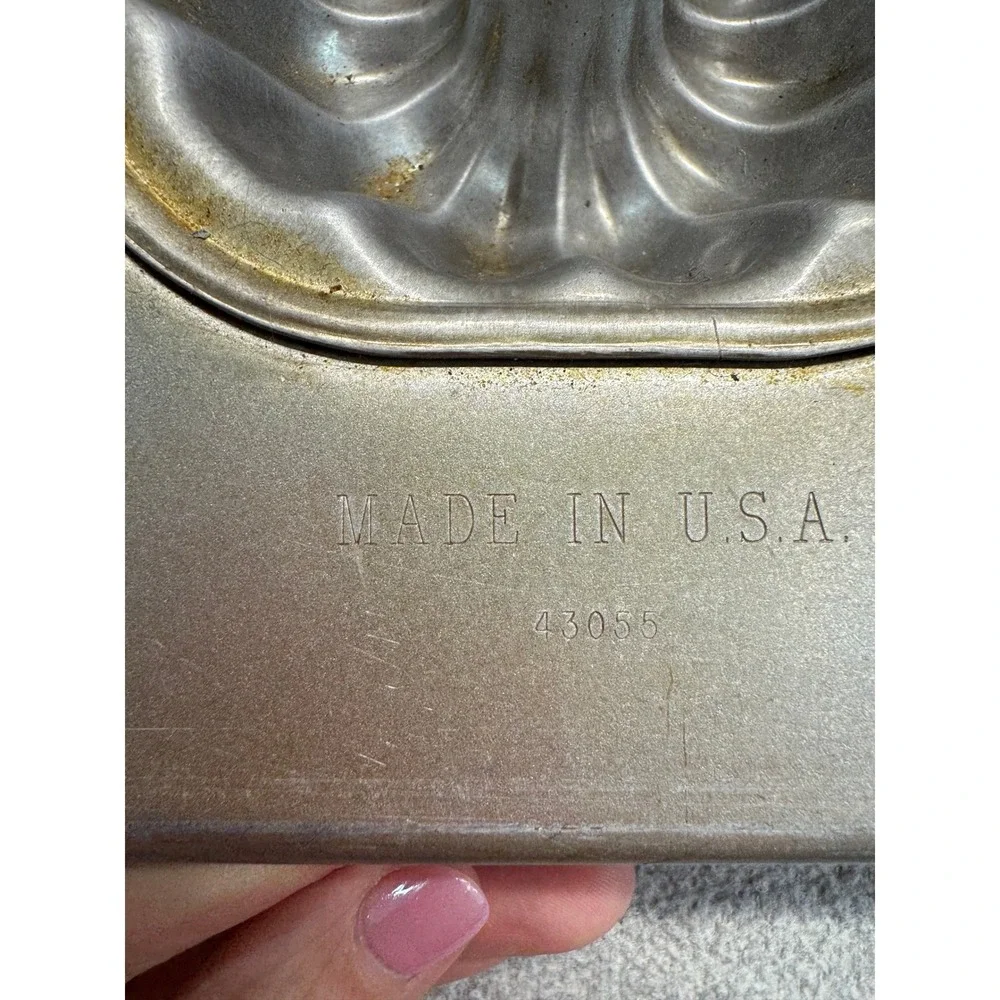 Chicago Metallic USA Mini Bundt Cake Pan 15 Cavity Commercial Bakeware 43055